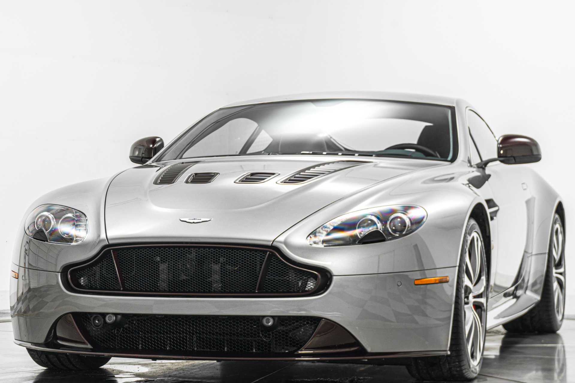 Used 2017 Aston Martin V12 Vantage S image 5