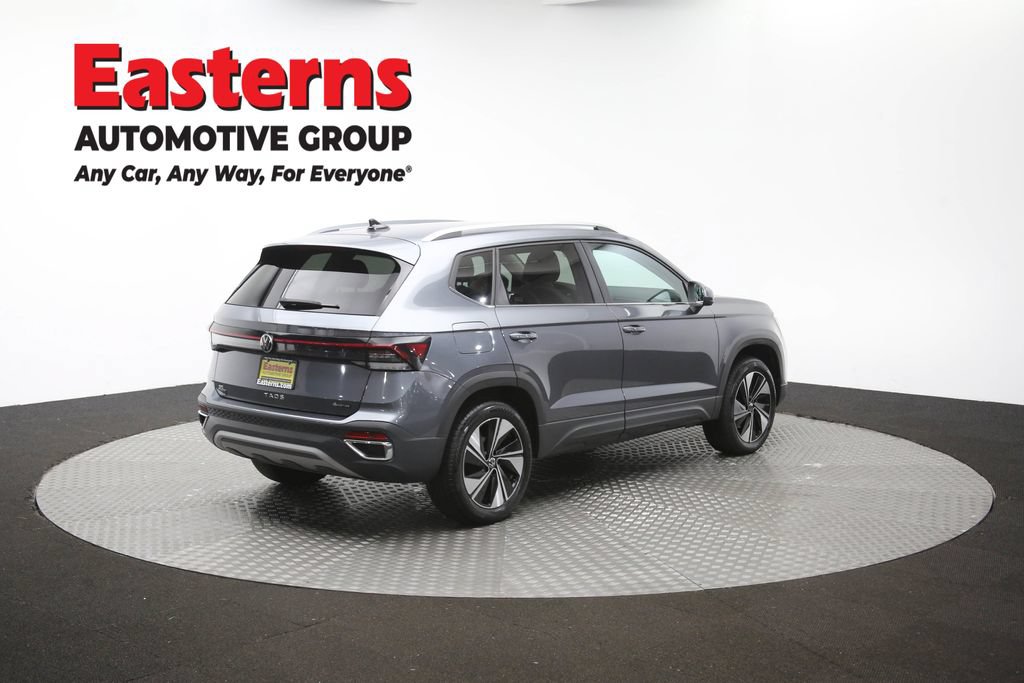 Used 2025 Volkswagen Taos SE AWD/4WD image 39