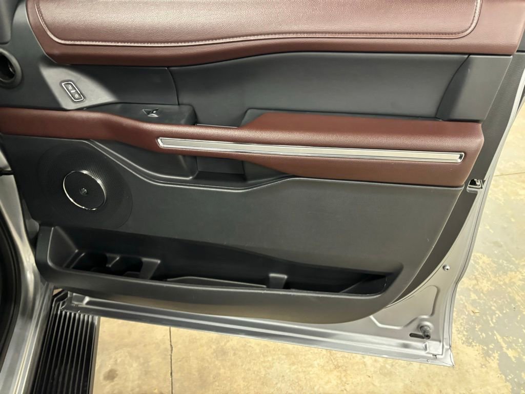 Used 2024 Ford Expedition Limited RWD image 23