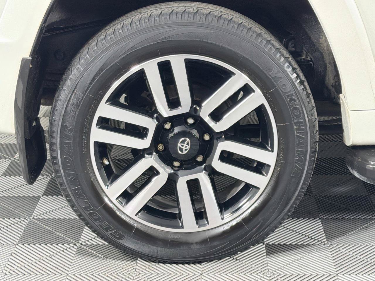 Used 2014 Toyota 4Runner Limited AWD/4WD image 31