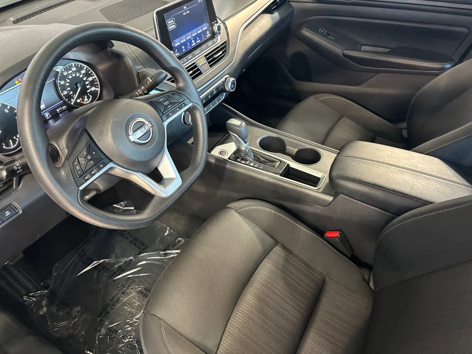 Used 2025 Nissan Altima 2.5 SV FWD image 12
