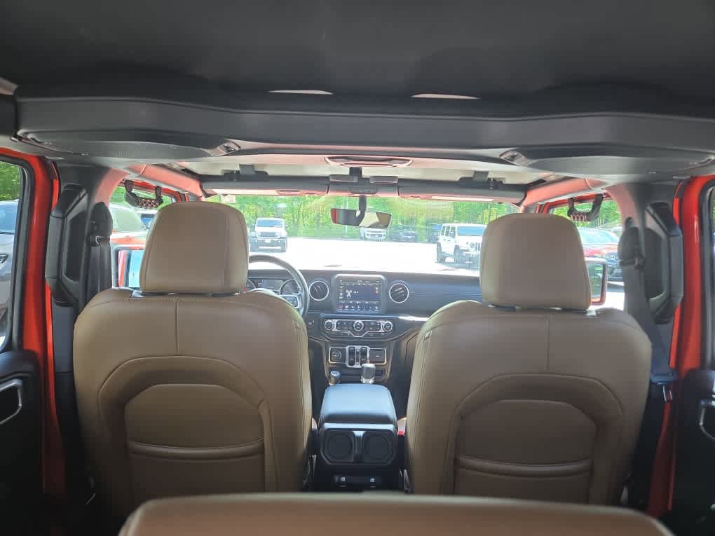 New 2023 Jeep Wrangler Unlimited Sahara w/ Cold Weather Group AWD/4WD image 35