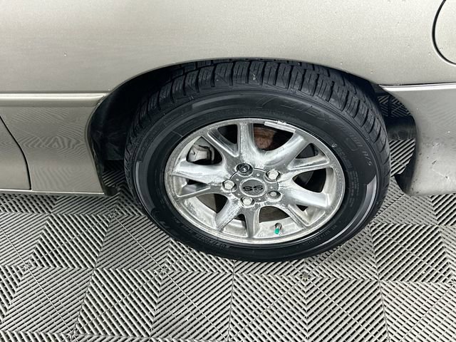 Used 2000 Chevrolet Camaro Z28 w/ SS Performance/Appearance Pkg image 27