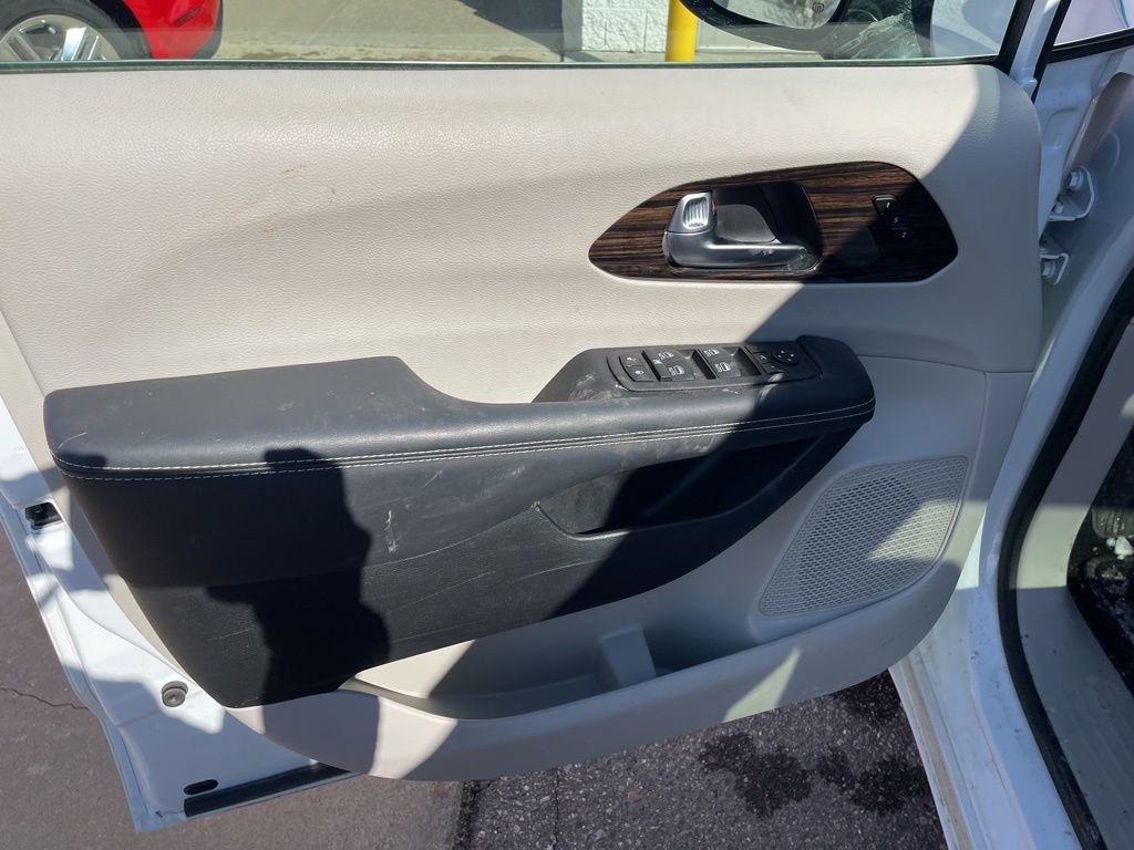Used 2023 Chrysler Pacifica Limited image 21