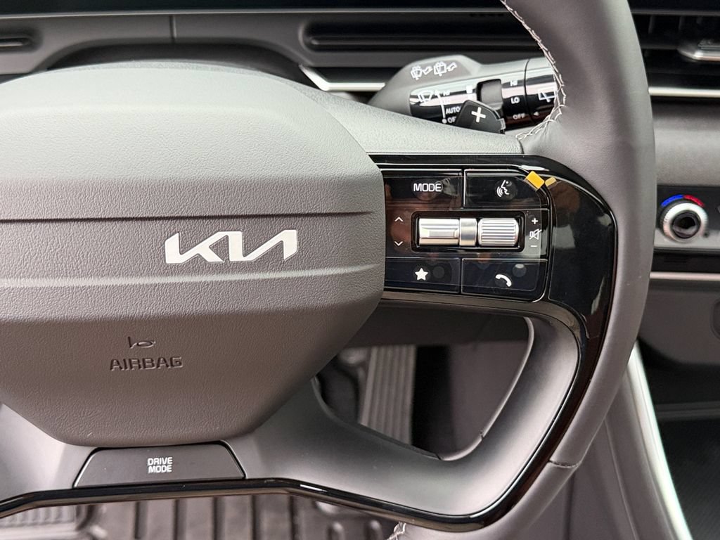 New 2027 Kia Carnival SX FWD image 17