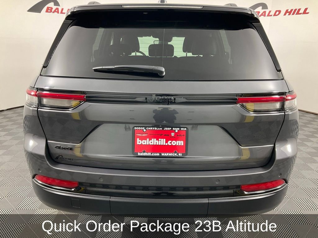 Used 2024 Jeep Grand Cherokee Altitude image 6