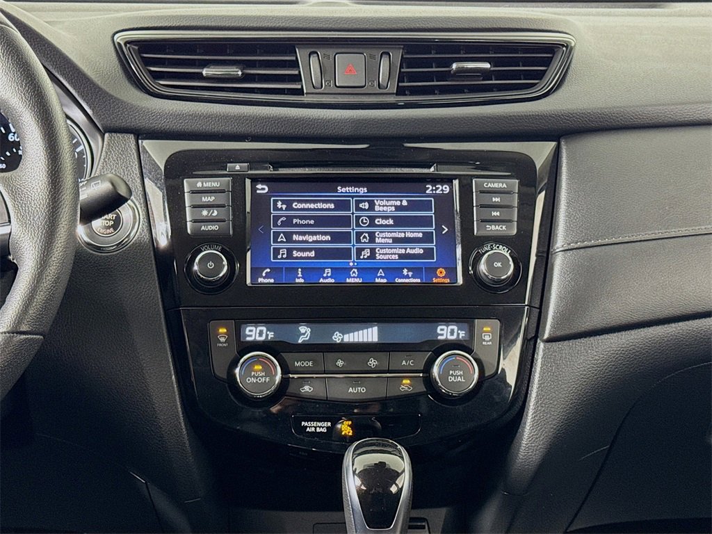 Used 2020 Nissan Rogue SV w/ Premium Package image 14