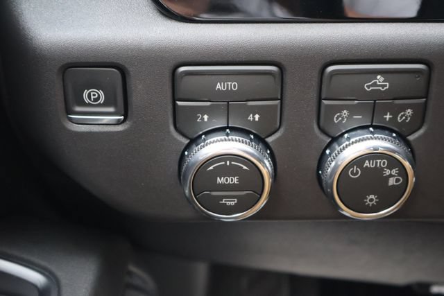 New 2026 GMC Sierra 1500 SLE w/ Preferred Package AWD/4WD image 16