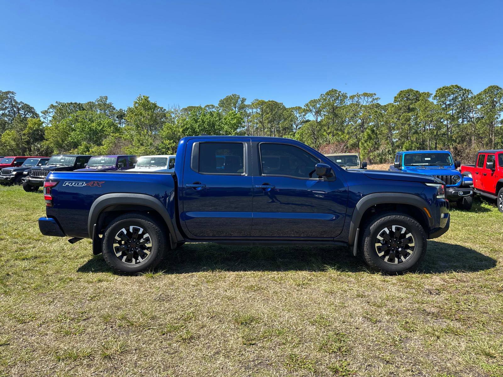 Used 2023 Nissan Frontier PRO-4X w/ Technology Package image 2