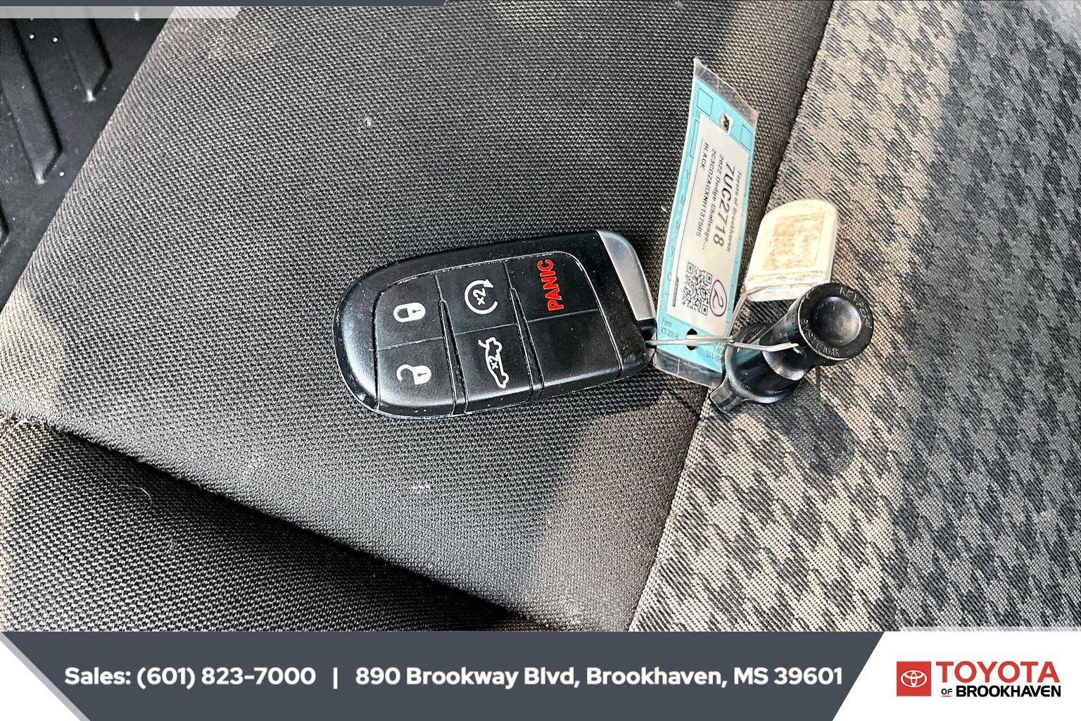 Used 2022 Dodge Challenger SXT w/ Blacktop Package RWD image 9