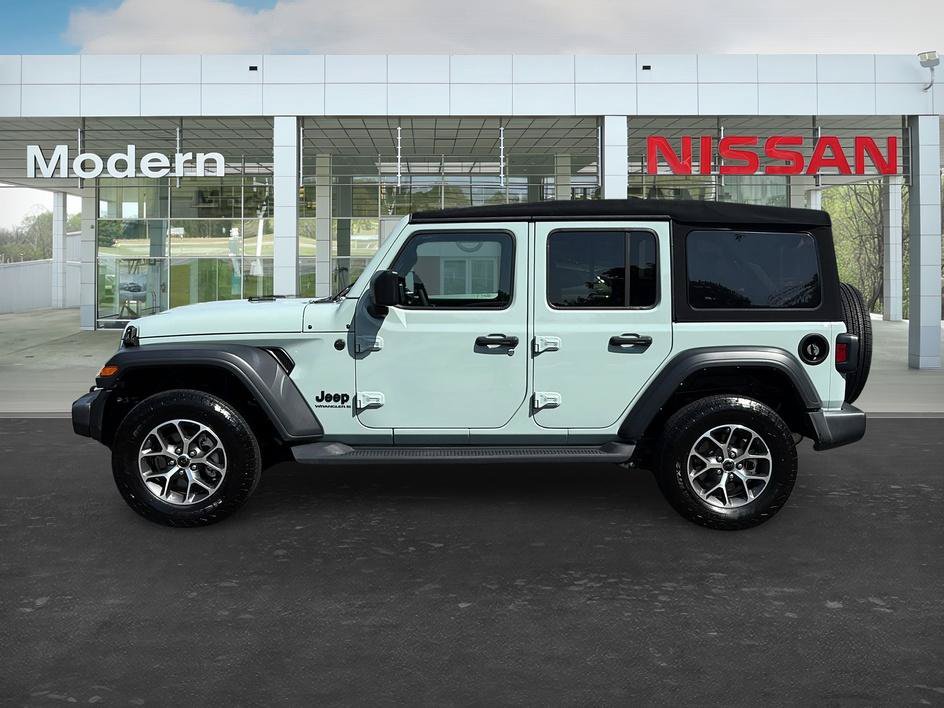 Used 2024 Jeep Wrangler Unlimited Sport AWD/4WD image 2