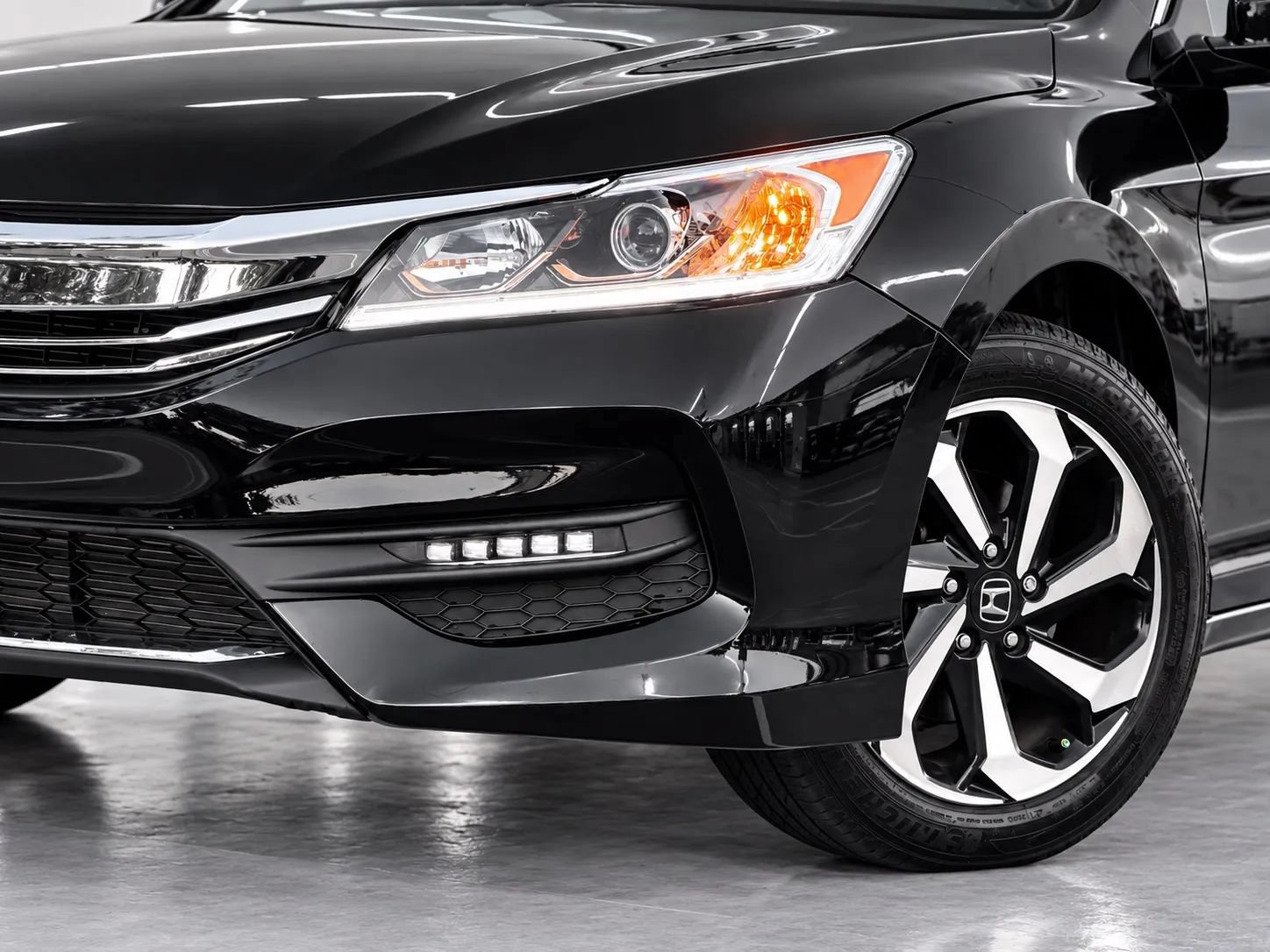 Used 2017 Honda Accord EX-L image 11