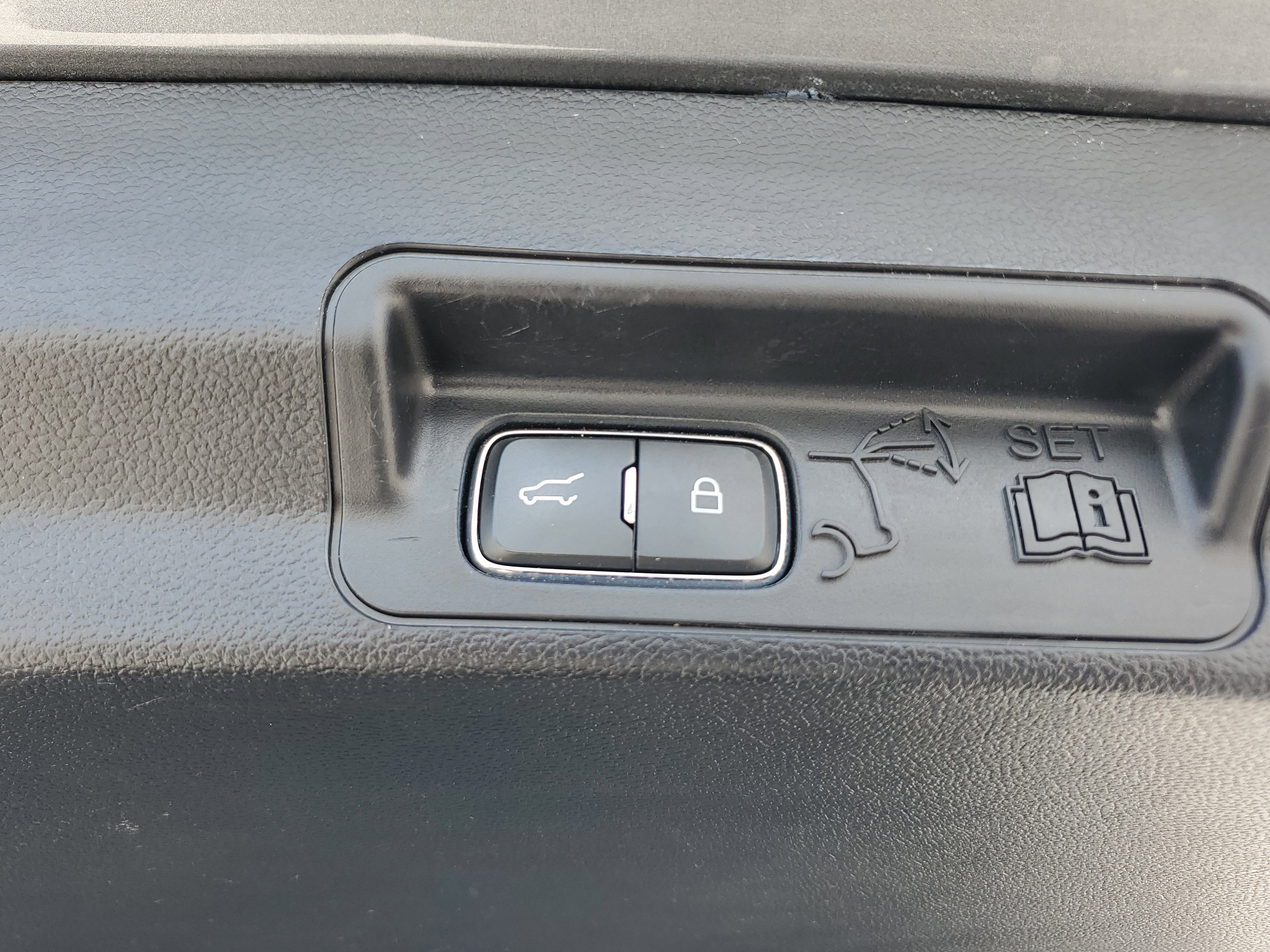 Used 2022 Ford Explorer ST-Line image 17