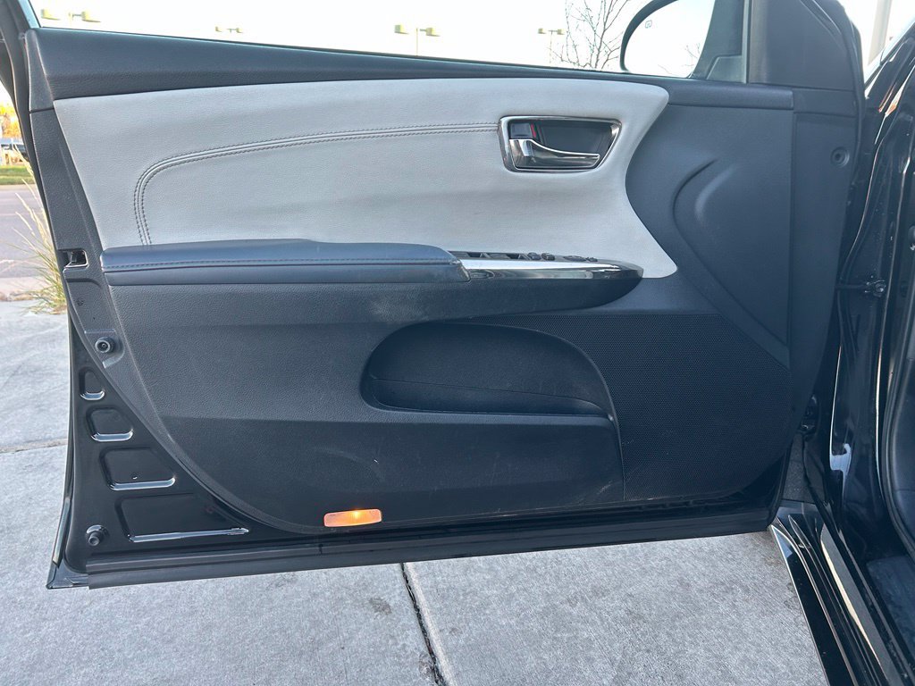 Used 2014 Toyota Avalon XLE FWD image 11