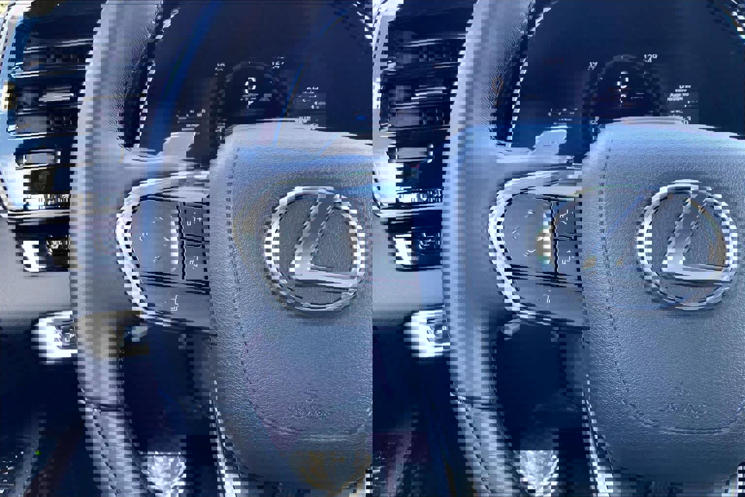 Used 2025 Lexus RX 450h Luxury w/ Convenience Package image 23