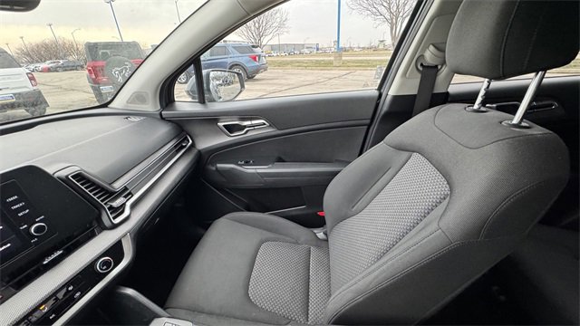 Used 2023 Kia Sportage LX image 29