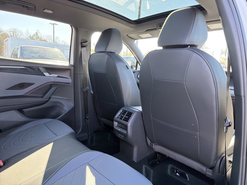 New 2026 Volkswagen Tiguan SE R-Line FWD image 17