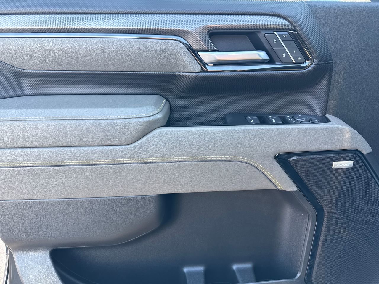 Used 2025 Chevrolet Silverado 2500 ZR2 w/ Technology Package image 17