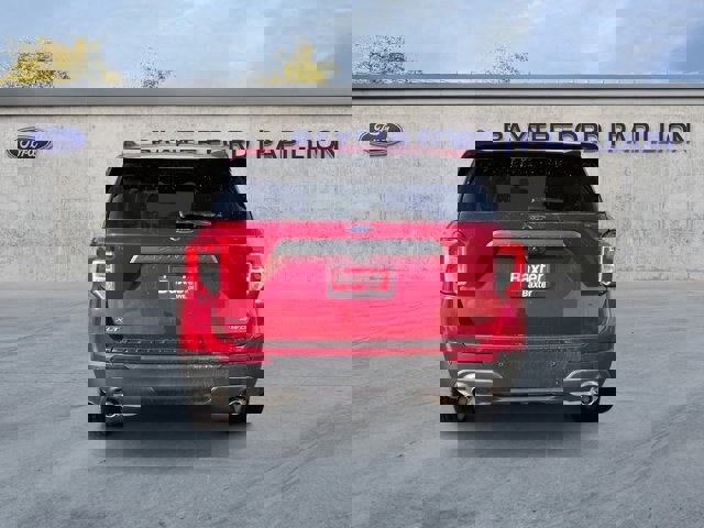 Certified 2022 Ford Explorer XLT w/ Equipment Group 202A image 4