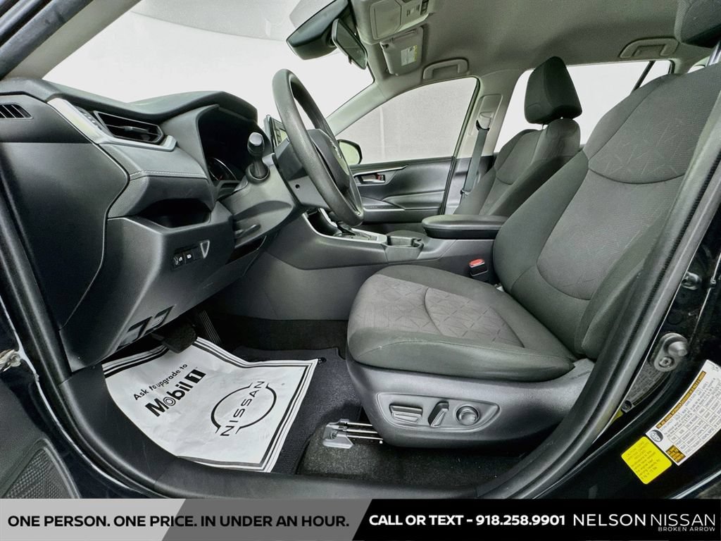 Used 2020 Toyota RAV4 XLE FWD image 19