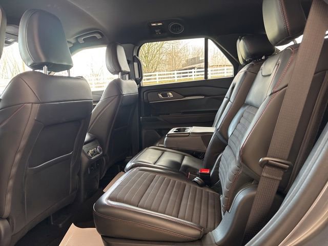 Used 2025 Ford Explorer ST-Line w/ ST-Line Street Pack image 32