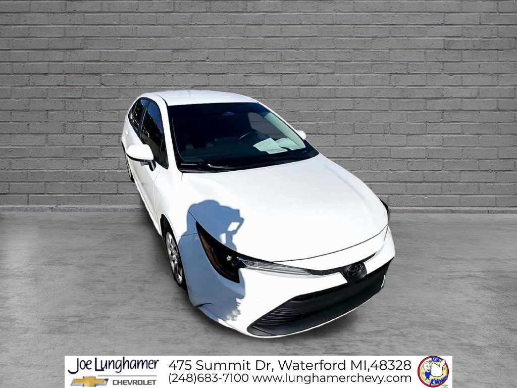 Used 2023 Toyota Corolla LE FWD image 2