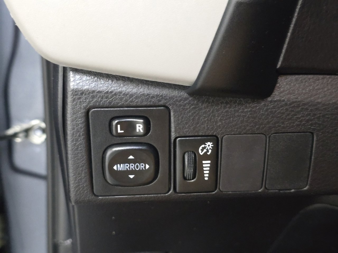 Used 2017 Toyota Corolla LE w/ Carpet Mat Package (TMS) image 24