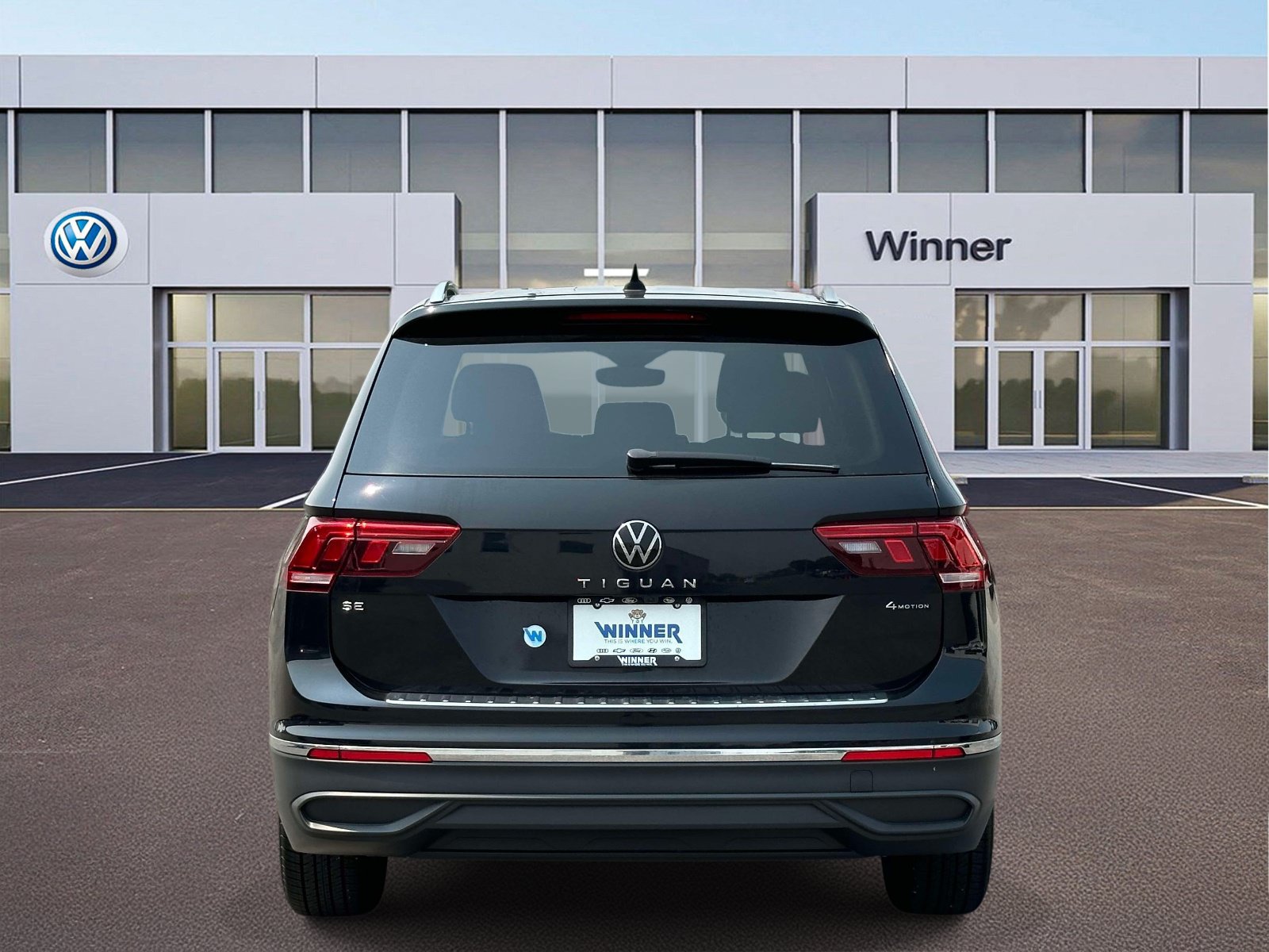 Used 2023 Volkswagen Tiguan SE w/ Panoramic Sunroof Package AWD/4WD image 4