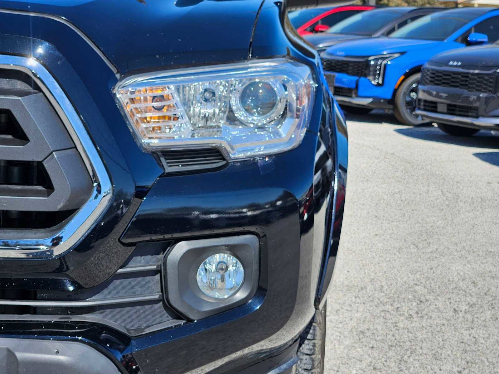 Used 2022 Toyota Tacoma SR5 w/ SR5 Appearance Package (SM) image 11