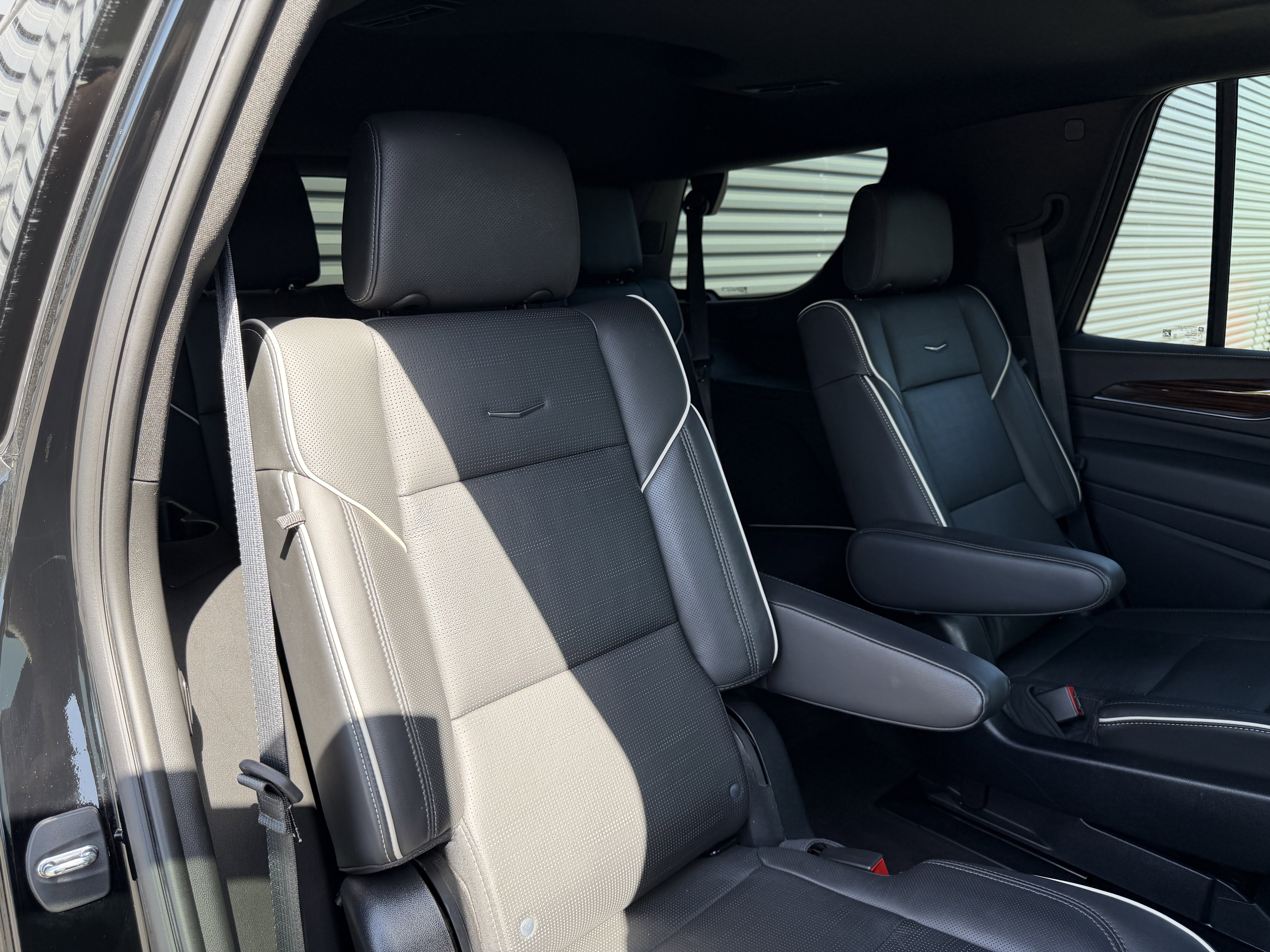 Used 2023 Cadillac Escalade Premium Luxury image 18