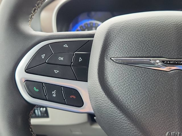 Used 2022 Chrysler Voyager LX FWD image 38