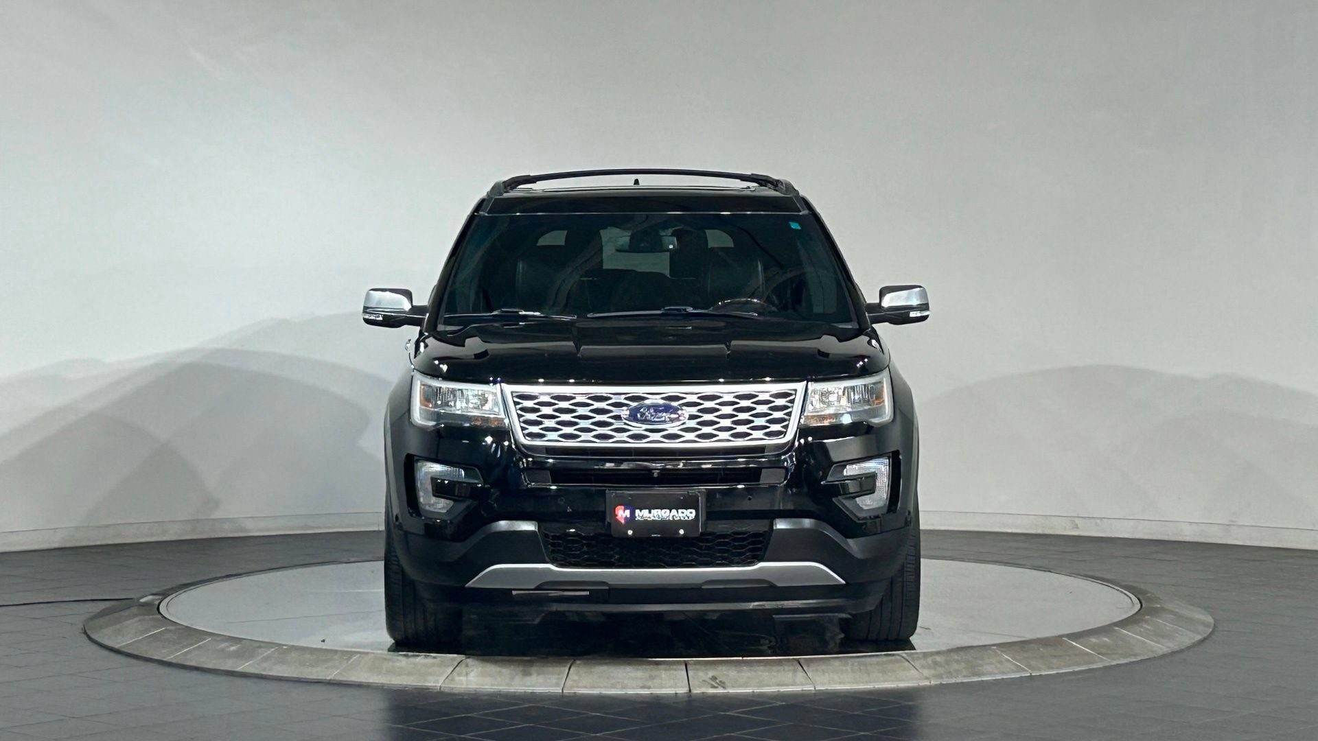 Used 2017 Ford Explorer Platinum AWD/4WD image 3