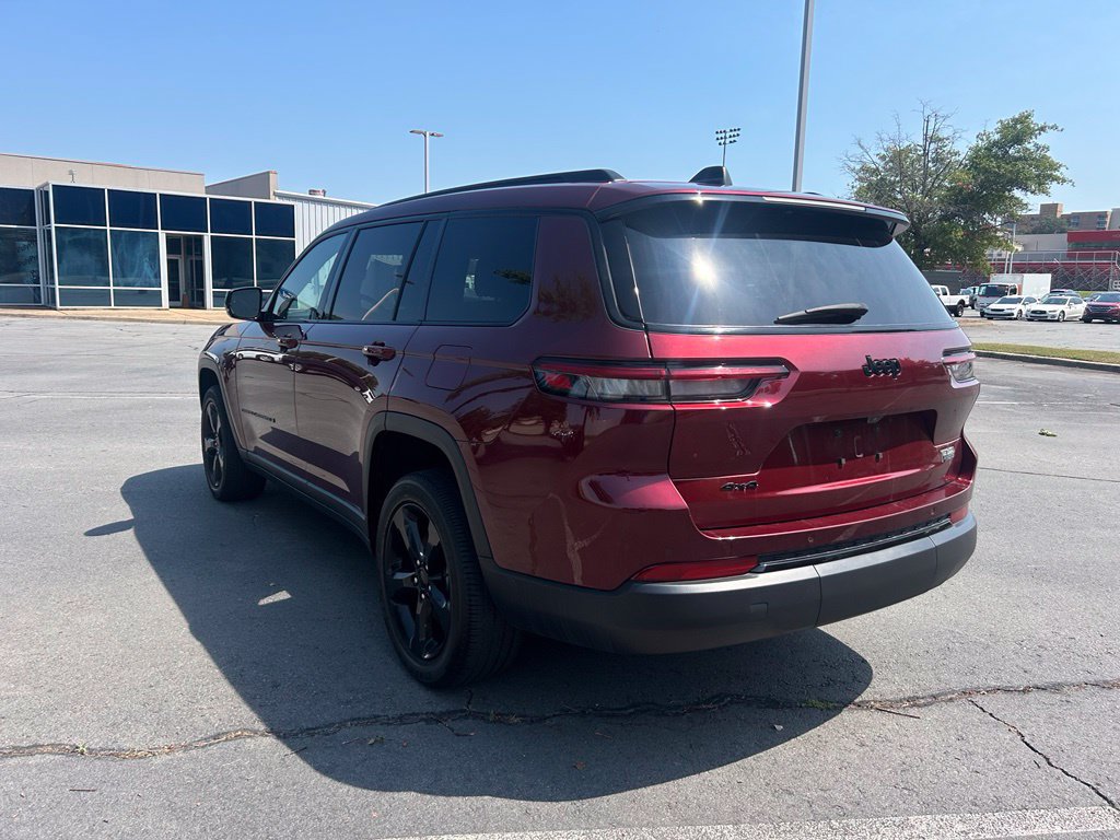 Used 2023 Jeep Grand Cherokee L Laredo AWD/4WD image 5