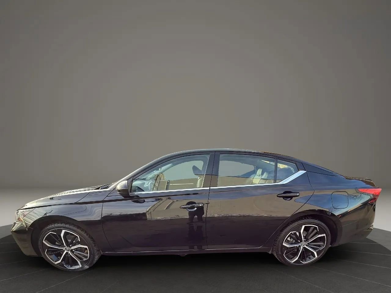 Used 2025 Nissan Altima 2.5 SR image 8