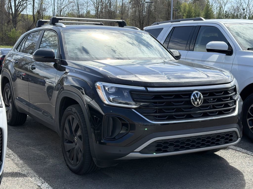 Used 2024 Volkswagen Atlas Cross Sport SE w/ Panoramic Sunroof Package image 3