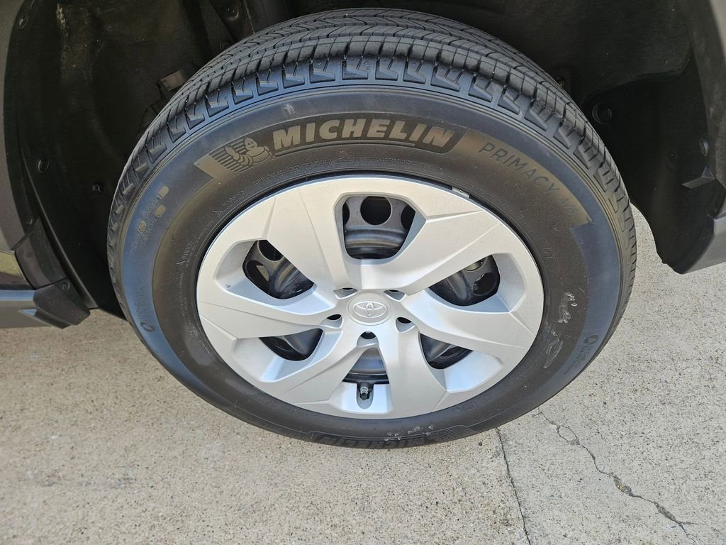 Used 2025 Toyota RAV4 LE image 25