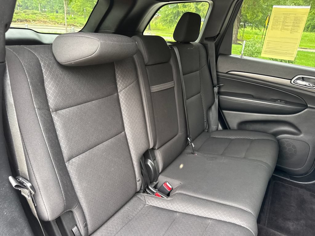 Used 2018 Jeep Grand Cherokee Laredo RWD image 33