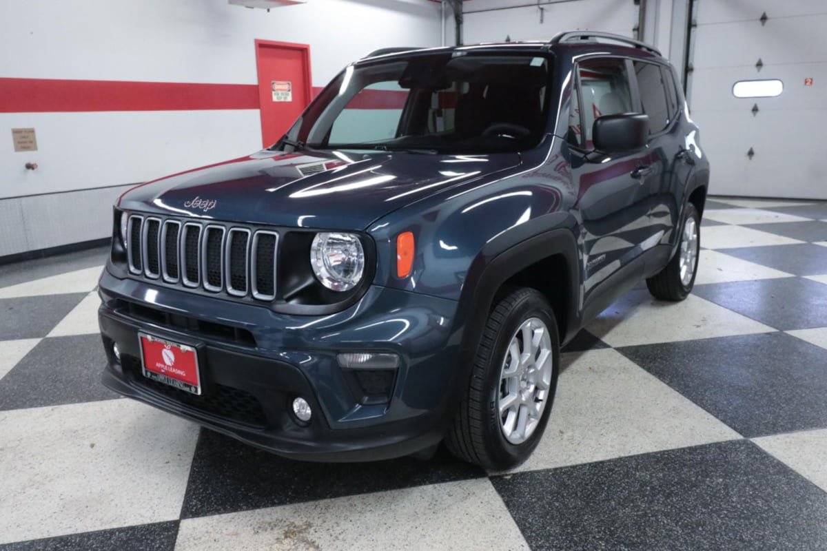 Used 2022 Jeep Renegade Latitude AWD/4WD image 5