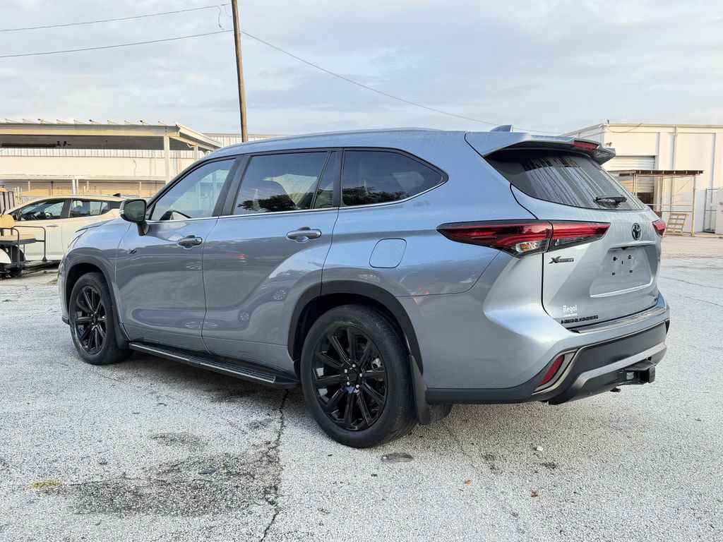Used 2024 Toyota Highlander XLE FWD image 7