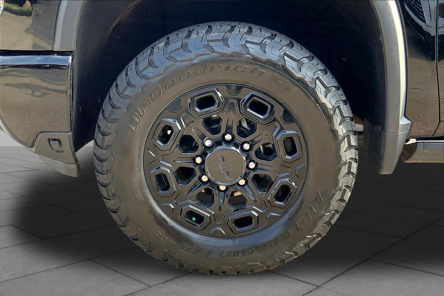 Used 2024 Chevrolet Silverado 2500 High Country w/ High Country Premium Package AWD/4WD image 11