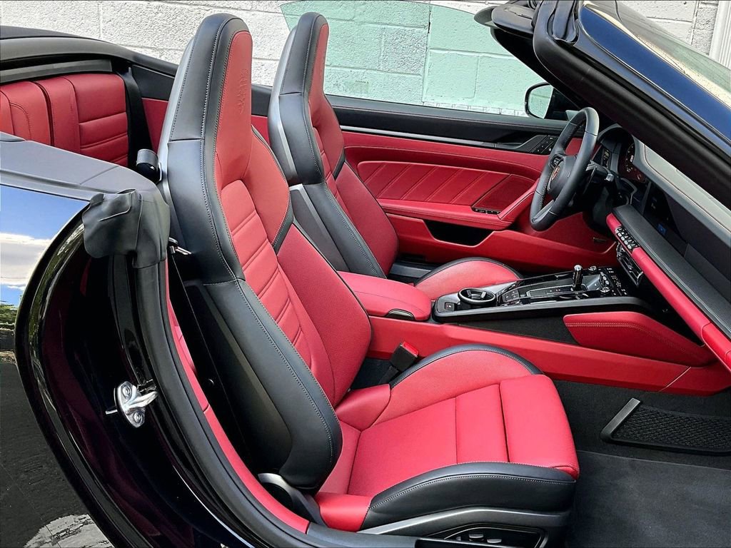 Used 2025 Porsche 911 Carrera RWD image 12