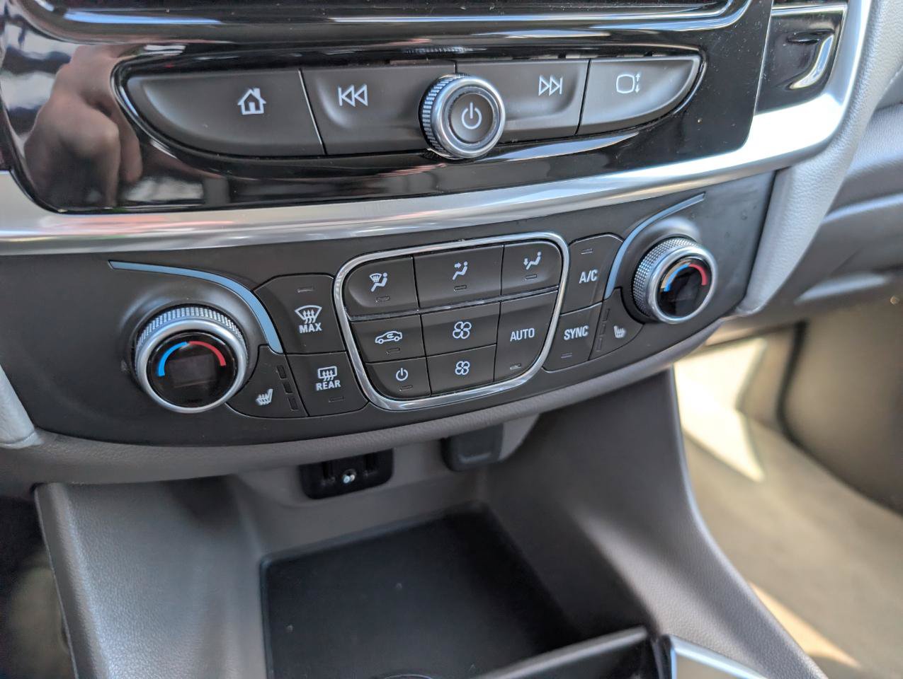 Used 2018 Chevrolet Traverse LT FWD image 28