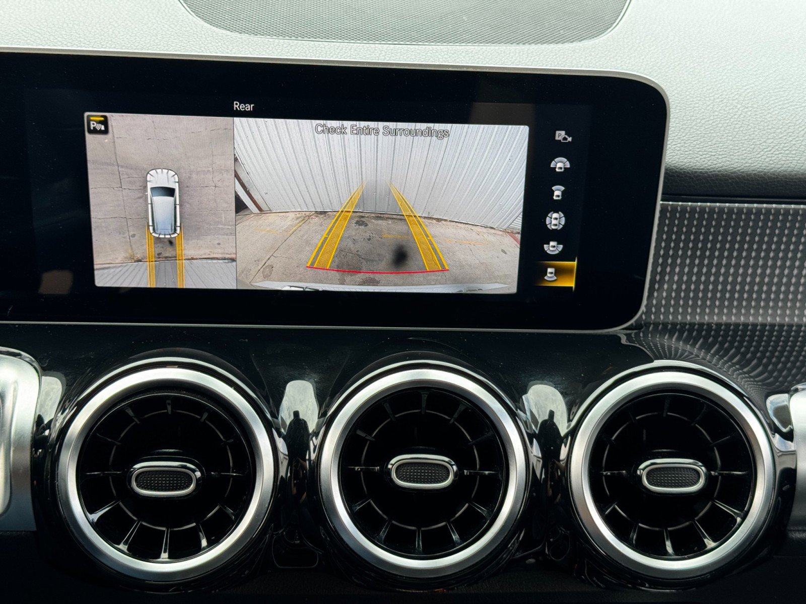 Used 2021 Mercedes-Benz GLB 250 4MATIC w/ Premium Package image 28