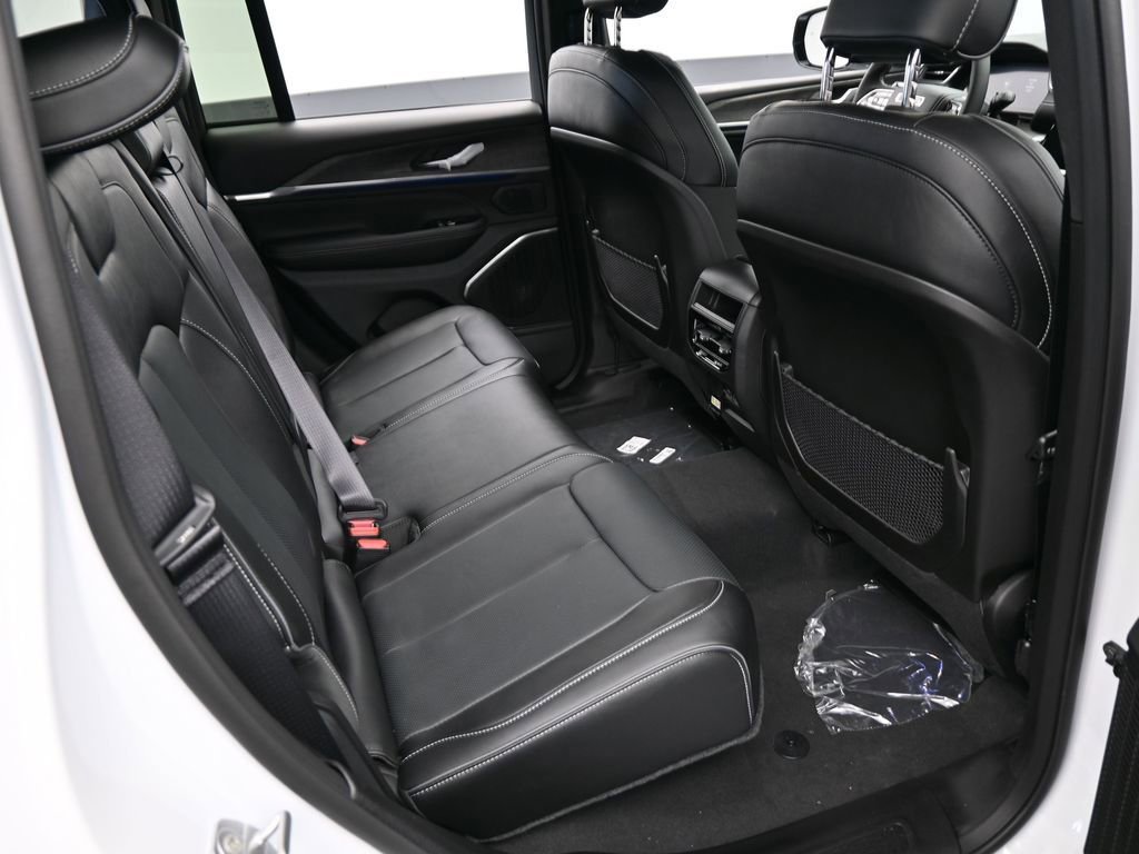 Used 2024 Jeep Grand Cherokee Overland image 22