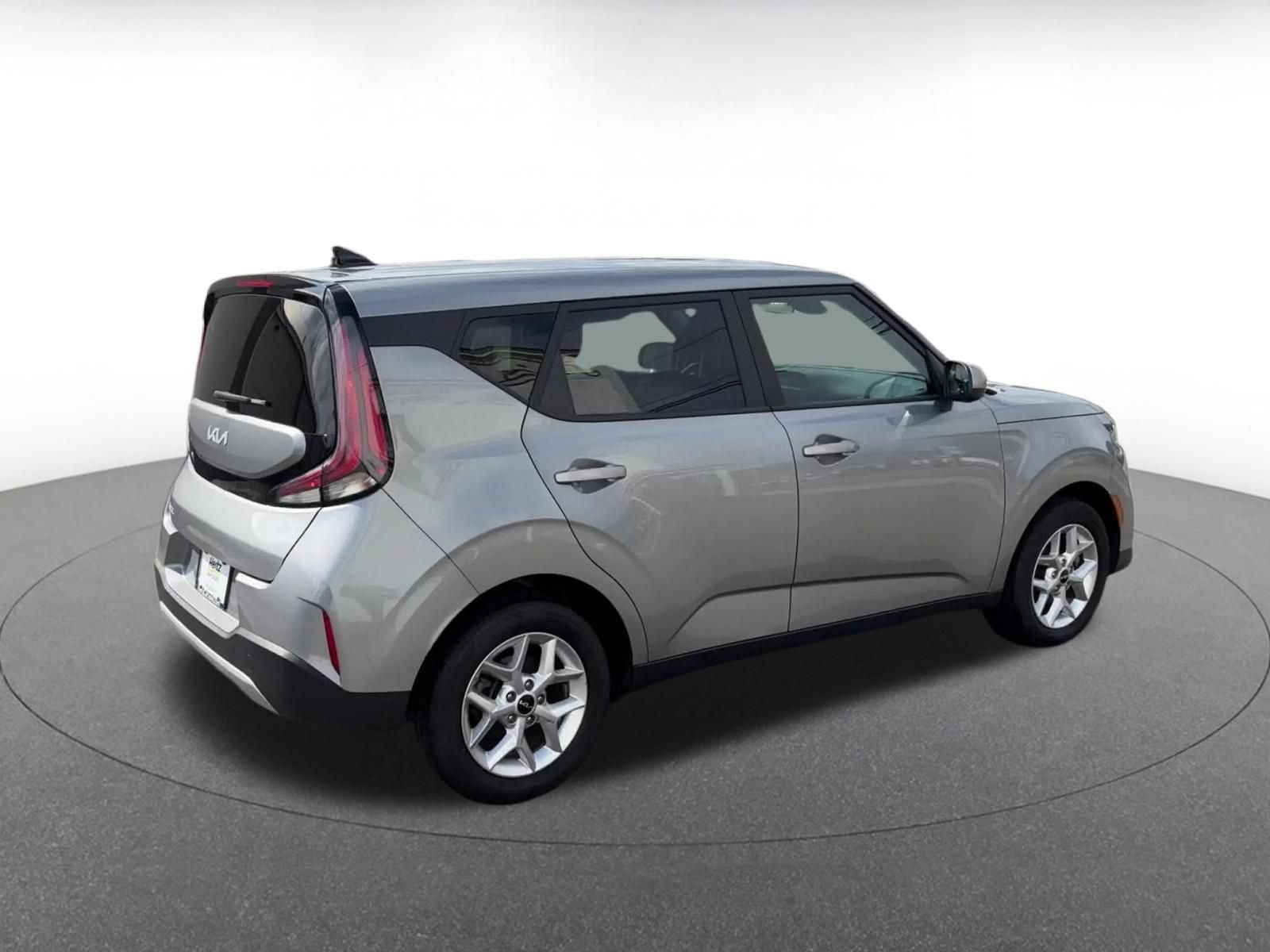 Used 2025 Kia Soul LX w/ LX Technology Package FWD image 12