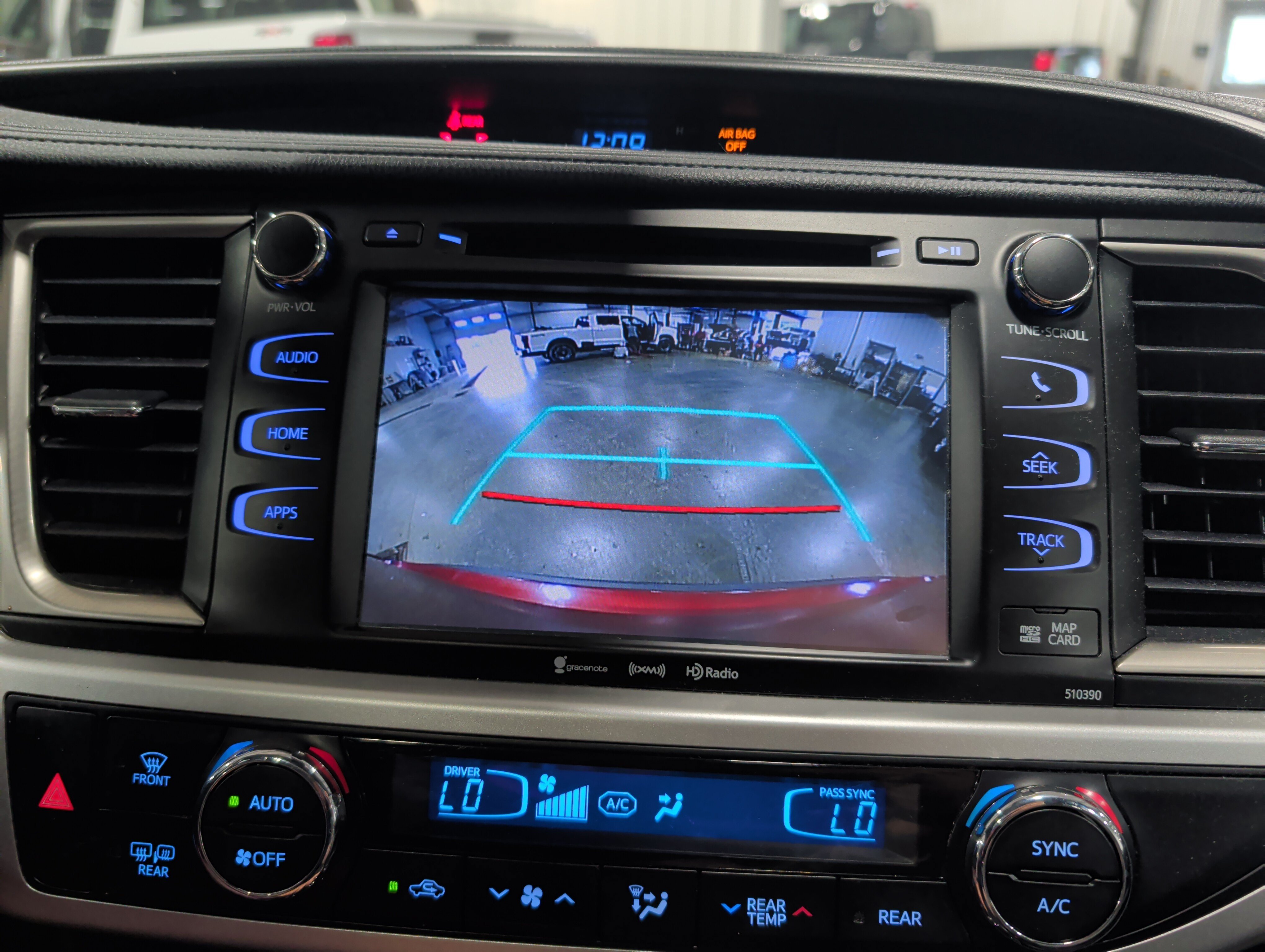 Used 2019 Toyota Highlander SE AWD/4WD image 13