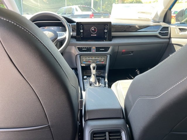 New 2025 Volkswagen Taos SE image 17