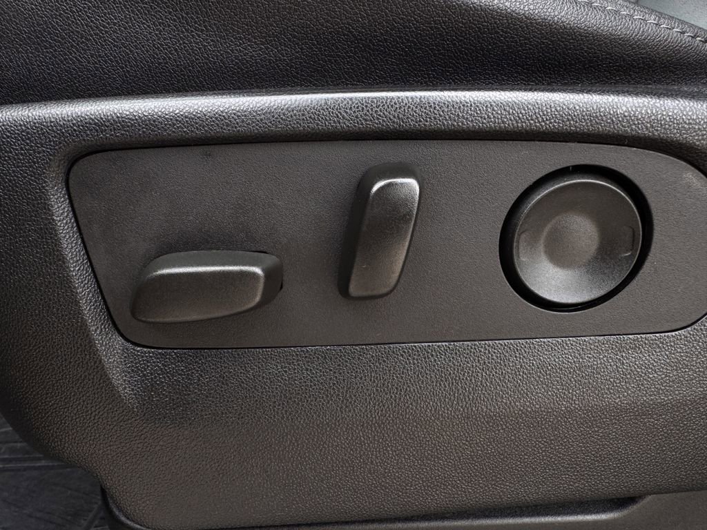 Used 2023 Chevrolet Tahoe Z71 w/ Z71 Off-Road Package image 25