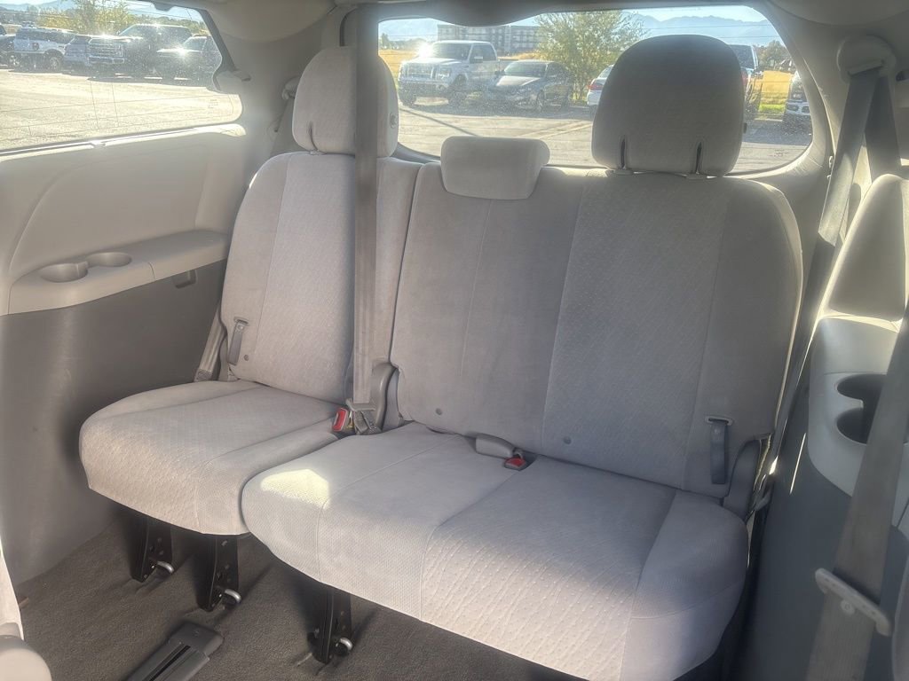 Used 2016 Toyota Sienna LE image 16