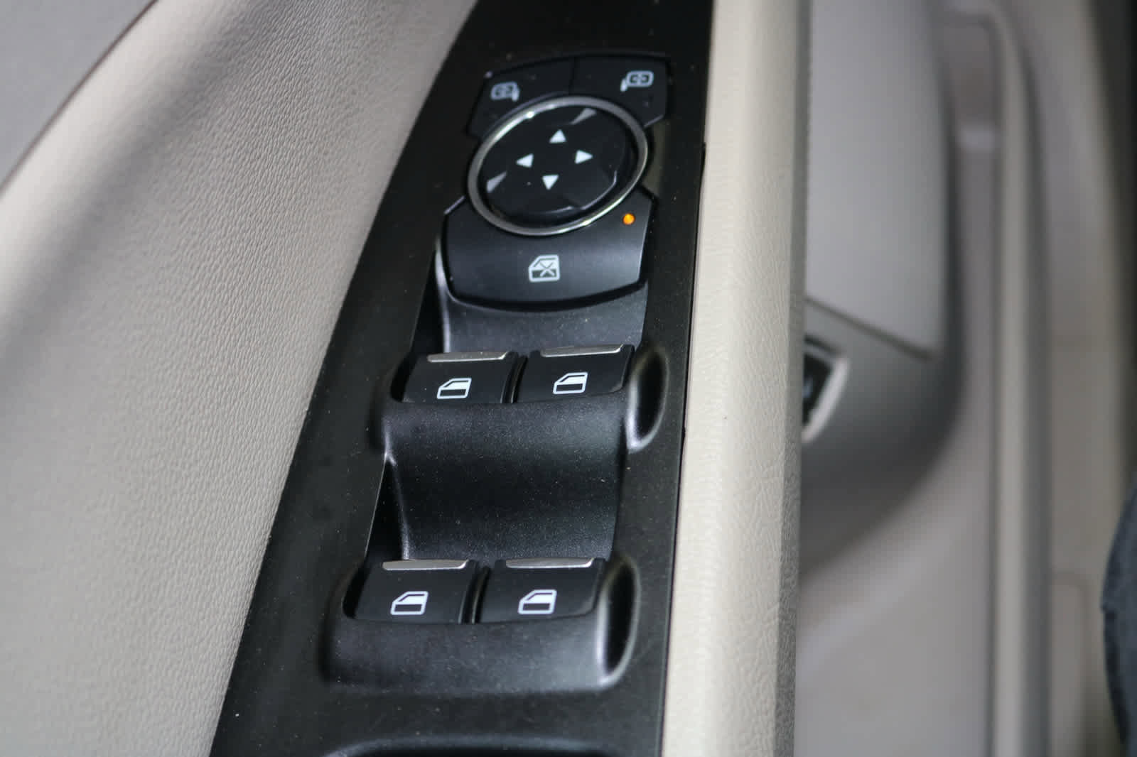 Used 2019 Ford Fusion SEL FWD image 19